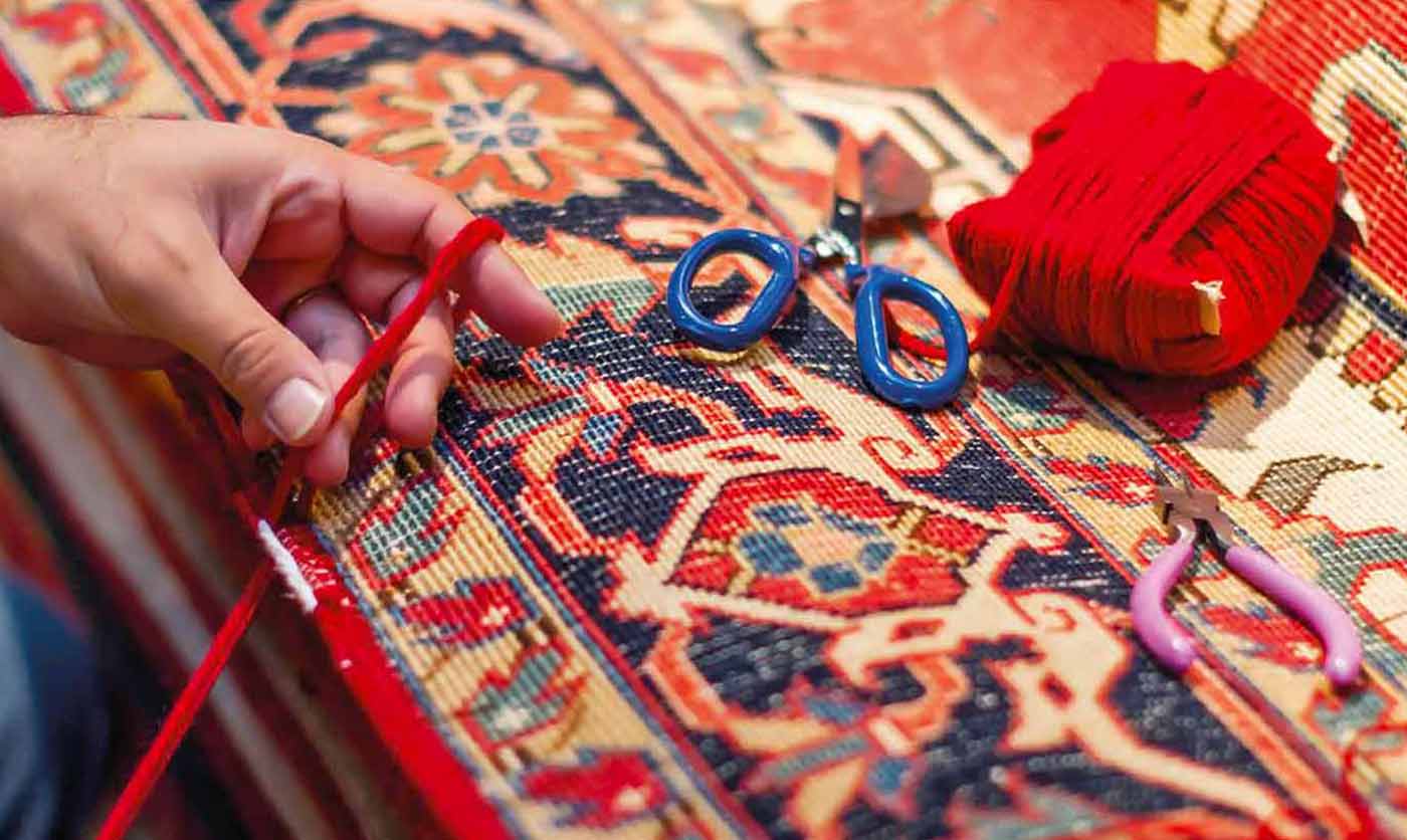 L'Atelier TAPISPERSE 06 : Restauration, réparation et nettoyage de tapis d’Orient sur Nice et les alentours.. Restauration Artisanale à la Main : Réparation des franges de tapis. Réparation des lisières de tapis. Traitement des trames de tapis. Relainage de tapis. Raviement des couleurs de tapis. Traitement des mites de tapis. Dépoussiérage et dessablage de tapis. La Nettoyage artisanale à l’ancienne exclusivement à la main : lavage, nettoyage de tapis.  Intervention sur Nice et les alentours. L'Atelier Tapisperse 06