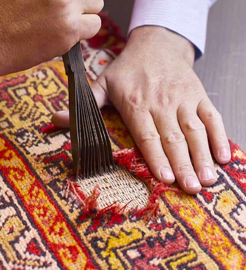 Restauration de tapis - L'Atelier TAPISPERSE 06  sur Lyon, Saint-Etienne, Bourg-en-Bresse et les alentours: Réparation restauration de tapis et tapisserie : réparation des lisières, restauration des franges de tapis, traitement des trames, resserrage des nœuds de tapis, Relainage de tapiset reconstitution du velours, Création de teinte pour tapis, Ravivement des couleurs de vos tapis. Intervention sur Nice et les alentours. L'Atelier Tapisperse 06